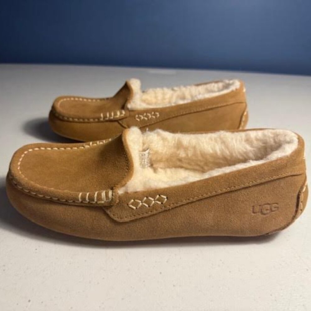 UGG Women's Ansley Slippers - Size 8 - Never Worn